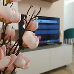 Miku Apartment-spectacular 1bd At Komuna E Parisit * Tirana