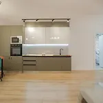 Miku Apartment-spectacular 1bd At Komuna E Parisit Appartement *