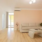 Miku Apartment-spectacular 1bd At Komuna E Parisit * Tirana