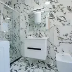 Miku Apartment-spectacular 1bd At Komuna E Parisit
