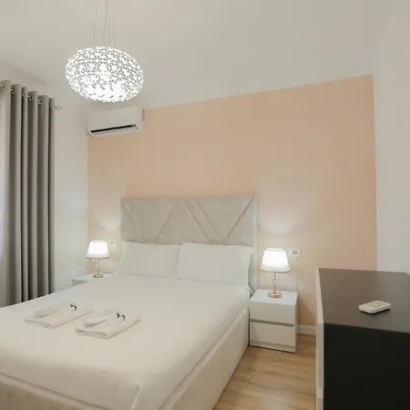 Miku Apartment-spectacular 1bd At Komuna E Parisit *