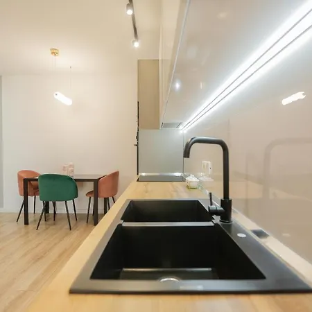 Miku Apartment-spectacular 1bd At Komuna E Parisit Apartament *