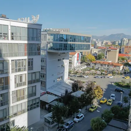 Miku Apartment-spectacular 1bd At Komuna E Parisit Apartament *