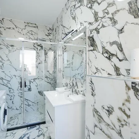Miku Apartment-spectacular 1bd At Komuna E Parisit Appartamento Tirana