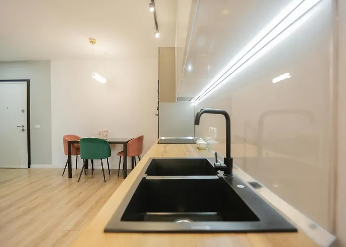 Miku Apartment-spectacular 1bd At Komuna E Parisit Apartament *