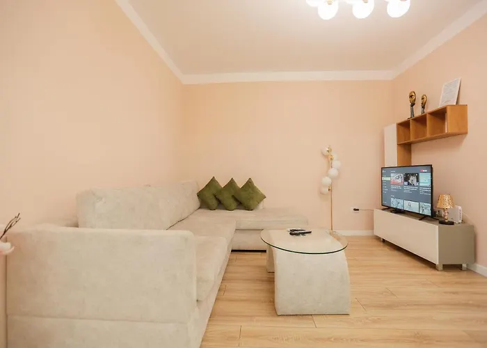 Miku Apartment-spectacular 1bd At Komuna E Parisit Apartament