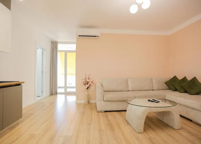 Miku Apartment-spectacular 1bd At Komuna E Parisit * Tirana