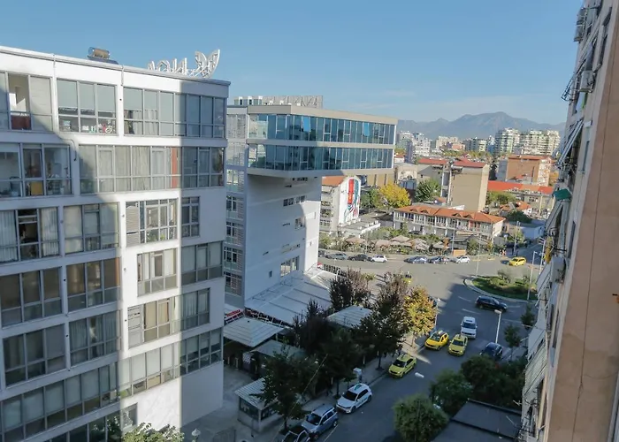 Miku Apartment-spectacular 1bd At Komuna E Parisit Apartament *