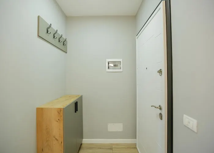 Miku Apartment-spectacular 1bd At Komuna E Parisit Lägenhet *