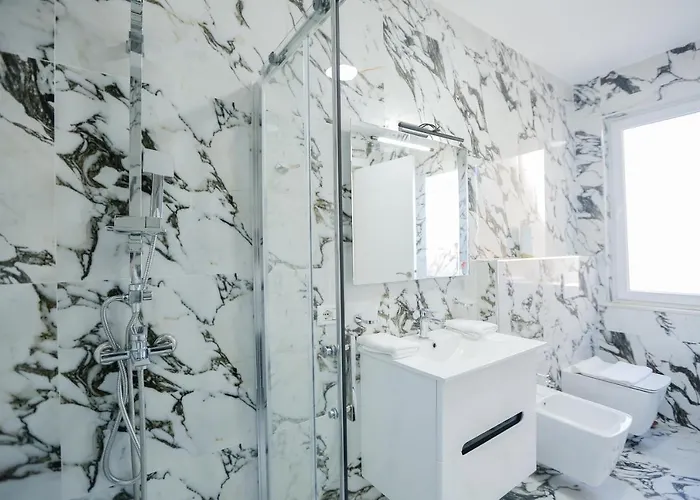 Miku Apartment-spectacular 1bd At Komuna E Parisit Apartament