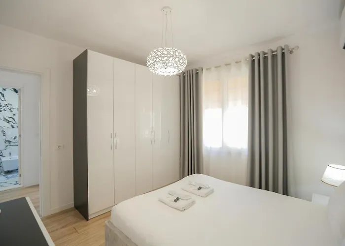 Apartament Miku Apartment-spectacular 1bd At Komuna E Parisit *