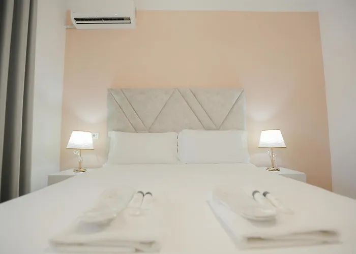 Miku Apartment-spectacular 1bd At Komuna E Parisit Apartament *