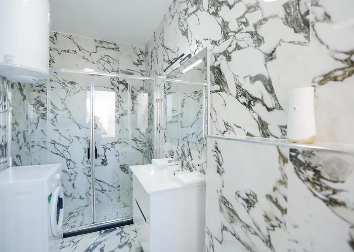 Miku Apartment-spectacular 1bd At Komuna E Parisit Apartament Tirana